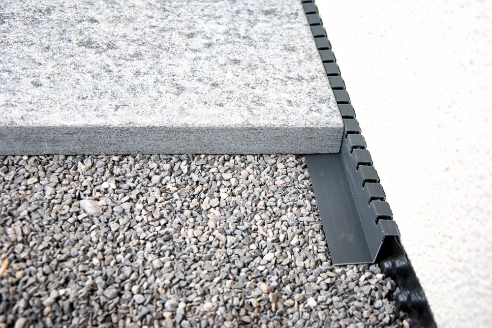 Stenová distančná lišta "disto" | Ukončovací profil k nopovej fólii | 2 m