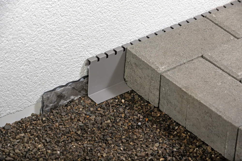 Stenová distančná lišta "disto" | Ukončovací profil k nopovej fólii | 2 m