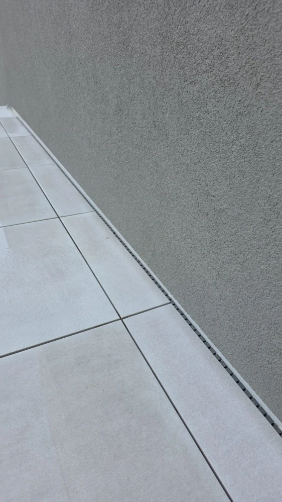 Stenová distančná lišta "disto" | Ukončovací profil k nopovej fólii | 2 m